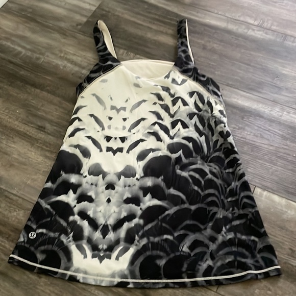 Lululemon Amala Tank Pretty Plume Angel Wing Black Size 10 - Picture 3 of 8